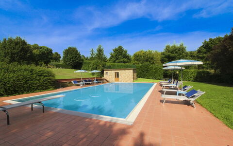 Casale Lorenzo: Árbol, Llanura, El Terreno Del Lote, Césped, Jardín, Inmuebles, Prado, Paisajismo, Yarda, Casa De Campo