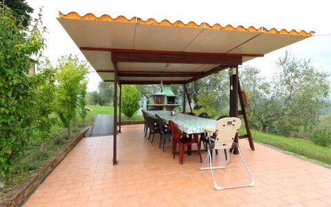 Casa Bella: Planta, Mesa, Propiedad, Cielo, Árbol, Sombra, Mueble Para Exteriores, Edificio, Mesa Al Aire Libre, Puerta