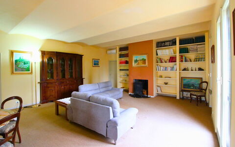 Poggio Falcone: Propiedad, Mueble, Comodidad, Diseño De Interiores, Sala, Piso, Suelo, Casa, Bienes Raíces, Edificio