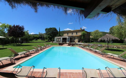 La Quiete: Agua, Planta, Cielo, Propiedad, Piscina, Azur, Sombra, Árbol, Ocio, Material Compuesto