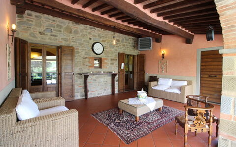 La Quiete: Propiedad, Mueble, Mesa, Edificio, Madera, Diseño De Interiores, Sala, Silla, Arquitectura, Suelo