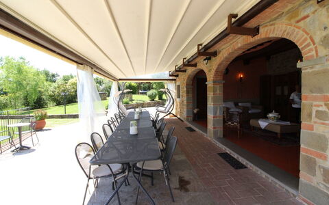 La Quiete: Mueble, Planta, Silla, Edificio, Porche, Ventana, Diseño De Interiores, Sombra, Madera, Árbol