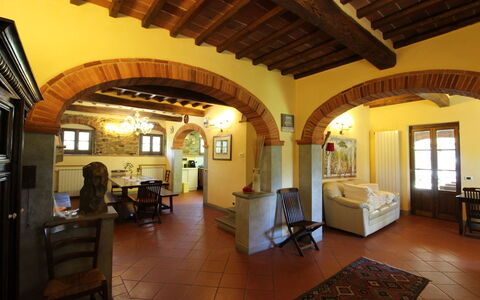 La Quiete: Edificio, Propiedad, Habitación, Techo, Bienes Raíces, Diseño De Interiores, Inmuebles, Casa, Hacienda, Vestíbulo