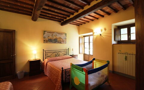 La Quiete: Habitación, Propiedad, Habitación, Mueble, Edificio, Cama, Casa, Diseño De Interiores, Techo, Bienes Raíces