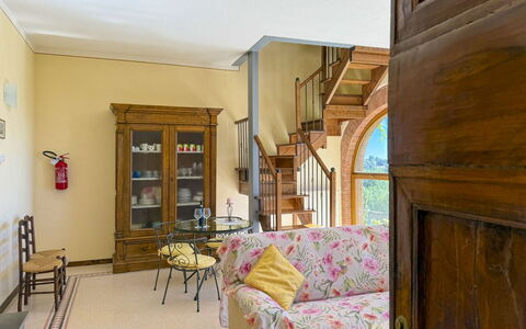 Villa Verniana: Mueble, Diseño De Interiores, Pared, Piso, Madera, Suelo, Habitación, Sala, Encendiendo, Sofá
