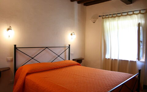 Borgo Antico: Cama, Habitación, Habitación, Mueble, Propiedad, Sábana, Marco De La Cama, Lecho, Diseño De Interiores, Edificio