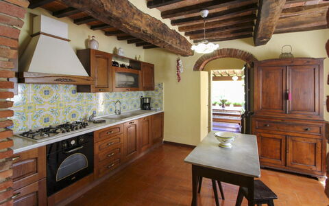 Villa Cecilia: Cocina, Mueble, Diseño De Interiores, Piso, Mostrador, Madera, Gabinetes, Aparato De Cocina, Suelo, Techo