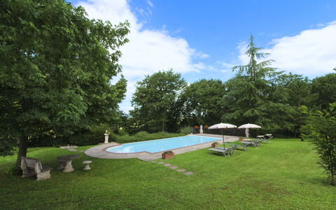 Villa Cecilia: Casa, Casa, Inmuebles, Cabaña, Césped, Jardín, Paisajismo, Casa De Campo, Hacienda, Yarda
