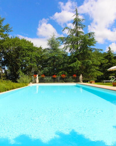 Villa Cecilia: Agua, Nube, Planta, Cielo, Piscina, Árbol, Sombra, Hierba, Paisaje Natural, Ocio