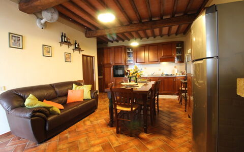 Agriturismo Ca di Vestro: Habitación, Propiedad, Edificio, Diseño De Interiores, Mueble, Sala, Suelo, Casa, Bienes Raíces, Madera Dura