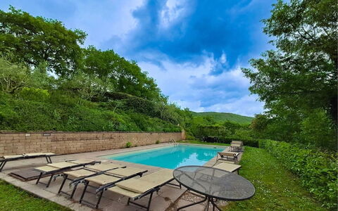 Casa la Primula: Casa, Casa, Cabaña, Techo, Inmuebles, Casa De Campo, Puerta, Paisajismo, Yarda, Villa