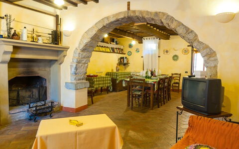 Casa la Primula: Restaurante, Edificio, Propiedad, Habitación, Amarillo, Diseño De Interiores, Arco, Arquitectura, Casa