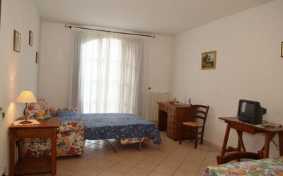 Living room/ kitchen area