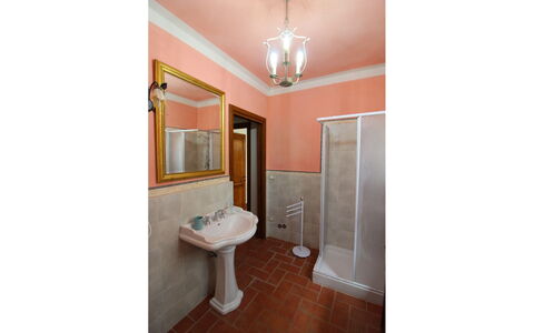 Podere Marcigliano: Espejo, Grifo, Arreglo De Tubería, Mueble, Edificio, Lavabo, Lavabo Del Baño, Baño, Casa, Marco