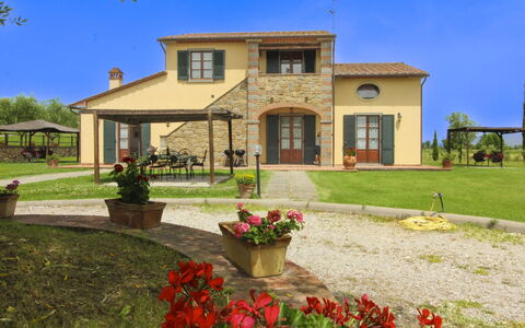 Podere Marcigliano: Jardín, Cabaña, Casa De Campo, Sombra, Paisajismo, Inmuebles, Yarda, Patio Interior, Pared De Piedra, Hacienda