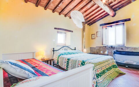 Casalini: Mueble, Habitación, Madera, Diseño De Interiores, Cama, Casa, Sábana, Linos, Lecho, Techo