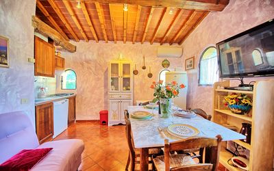 Anna 2: Habitación, Propiedad, Edificio, Diseño De Interiores, Mueble, Techo, Casa, Bienes Raíces, Mesa, Sala