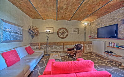 Anna 3: Habitación, Mueble, Propiedad, Sala, Edificio, Diseño De Interiores, Casa, Bienes Raíces, Mesa, Techo