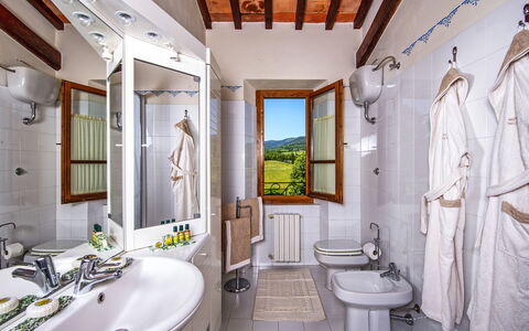 Podere Sant'angelo: Propiedad, Baño, Habitación, Edificio, Diseño De Interiores, Bienes Raíces, Casa, Inmuebles, Arquitectura, Casa