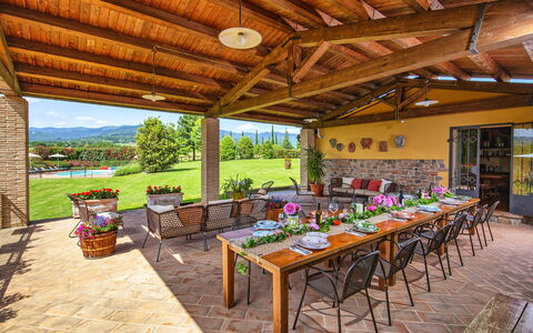 Podere Sant'angelo: Propiedad, Bienes Raíces, Edificio, Habitación, Casa, Inmuebles, Patio, Diseño De Interiores, Casa, Mesa