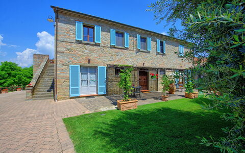 Villa Giare: Propiedad, Casa, Edificio, Casa, Bienes Raíces, Arquitectura, Barrio Residencial, Inmuebles, Fachada, Cabaña