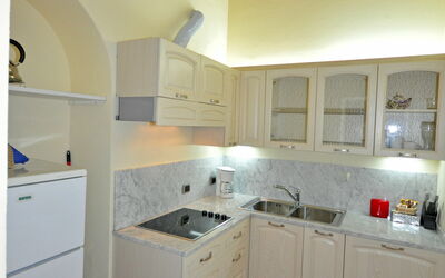 Dante 6: Propiedad, Habitación, Cocina, Mueble, Gabinetes, Edificio, Mostrador, Casa, Suelo, Techo