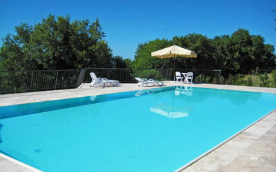 Dante: Piscina, Propiedad, Ocio, Casa, Bienes Raíces, Edificio, Vacaciones, Hierba, Villa, Inmuebles
