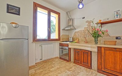 Sculture 3: Propiedad, Habitación, Mueble, Cocina, Edificio, Bienes Raíces, Gabinetes, Mostrador, Suelo, Casa