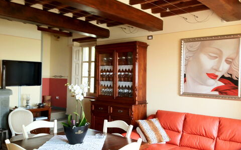 Nel Guasto: Sala, Habitación, Diseño De Interiores, Propiedad, Mueble, Edificio, Techo, Casa, Casa, Pared