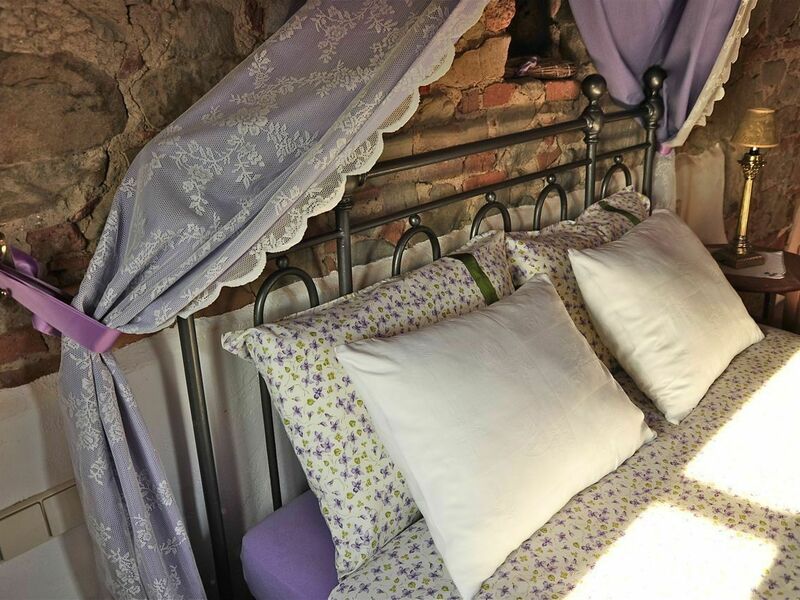 Sleeping Room - Bed Size 160 x 200 cm