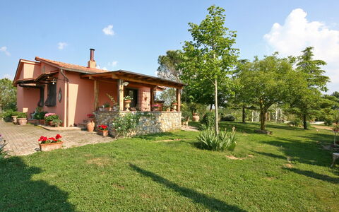 Casa Cipressi: Propiedad, Casa, Yarda, Casa, Edificio, Bienes Raíces, El Terreno Del Lote, Cabaña, Casa De Campo, Inmuebles