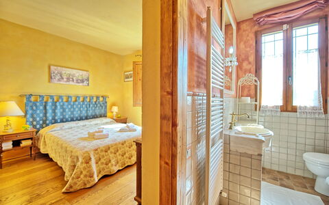 Casa Cipressi: Habitación, Propiedad, Mueble, Cama, Habitación, Amarillo, Diseño De Interiores, Pared, Edificio, Bienes Raíces