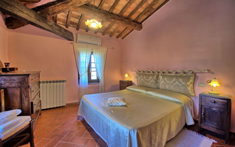 Cerretalta: Habitación, Cama, Habitación, Mueble, Propiedad, Sábana, Edificio, Marco De La Cama, Diseño De Interiores, Techo