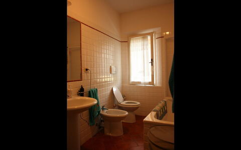 Casa Rosada: Habitación, Propiedad, Baño, Diseño De Interiores, Casa, Edificio, Lavabo Del Baño, Arreglo De Tubería, Arquitectura, Suelo