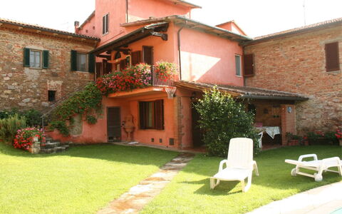 Casa Rosada: Planta, Edificio, Ventana, Propiedad, Mueble, Flor, Casa, Encendiendo, El Terreno Del Lote, Arquitectura