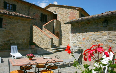 Casa Antica: Flor, Planta, Propiedad, Ventana, Edificio, Mueble, Cielo, Maceta, Encendiendo, Arquitectura