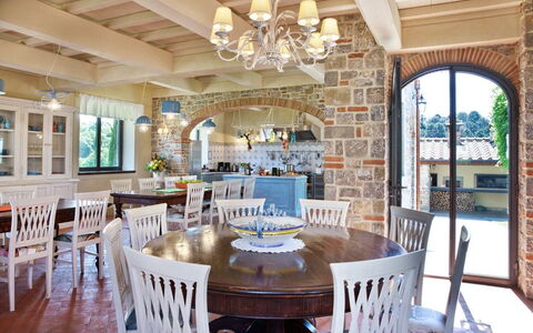 Villa Sant' Angelo: Propiedad, Edificio, Habitación, Mueble, Bienes Raíces, Diseño De Interiores, Casa, Inmuebles, Comedor, Casa