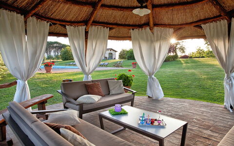 Villa Sant' Angelo: Propiedad, Habitación, Mueble, Recurso, Diseño De Interiores, Edificio, Casa, Bienes Raíces, Villa, Mesa