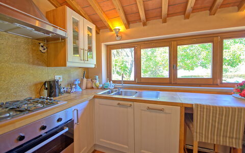 Gellino: Mostrador, Propiedad, Habitación, Cocina, Mueble, Gabinetes, Edificio, Casa, Techo, Diseño De Interiores