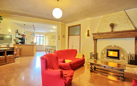 Villa Lorenzo: Habitación, Sala, Propiedad, Mueble, Diseño De Interiores, Edificio, Suelo, Amarillo, Bienes Raíces, Casa