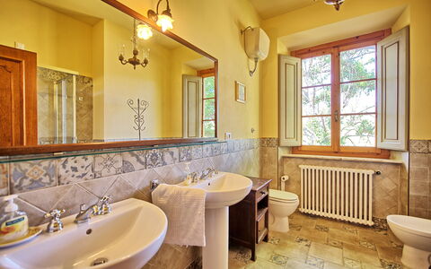 Casale Ambra: Baño, Habitación, Propiedad, Diseño De Interiores, Edificio, Bienes Raíces, Casa, Casa, Inmuebles, Suelo