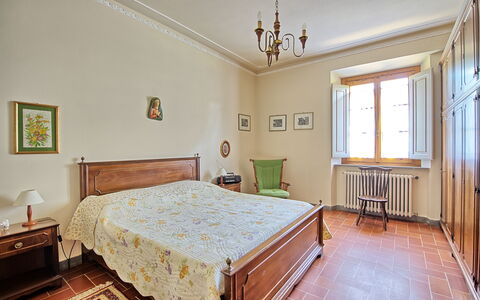 Casale Ambra: Habitación, Habitación, Mueble, Propiedad, Cama, Marco De La Cama, Diseño De Interiores, Sábana, Techo, Suelo