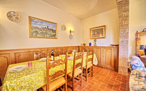 Casale Ambra: Habitación, Propiedad, Edificio, Bienes Raíces, Mueble, Amarillo, Casa, Diseño De Interiores, Comedor, Suelo