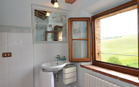 Villa Gaeta: Habitación, Propiedad, Edificio, Mueble, Suelo, Lavabo, Baño, Casa, Madera Dura, Techo