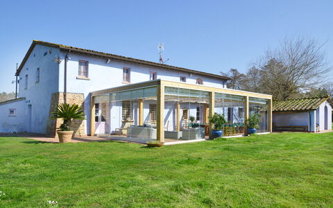 Villa Marginone: Porche, Puerta, Inmuebles, Sombra, Estructura Al Aire Libre, Cabaña, Maceta, Jardín, Patio, Yarda
