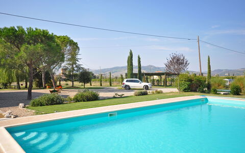 Villa Cassia: Piscina, Propiedad, Bienes Raíces, Casa, Ocio, Edificio, Barrio Residencial, Villa, Inmuebles, Vacaciones