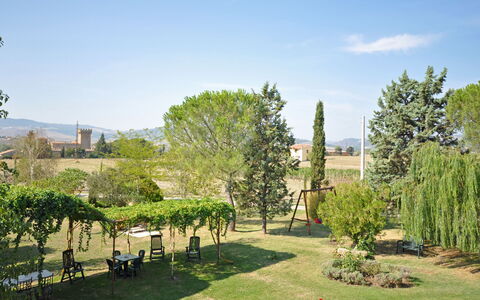 Villa Cassia: Propiedad, Árbol, Jardín, Arquitectura, Botánica, Hierba, Edificio, Casa, Jardín Botánico, Primavera