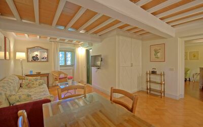 Collina 3: Habitación, Propiedad, Edificio, Techo, Diseño De Interiores, Suelos De Madera, Mueble, Suelo, Casa, Sala