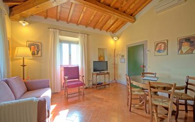 Collina 5: Habitación, Propiedad, Edificio, Mueble, Casa, Diseño De Interiores, Suelo, Techo, Sala, Bienes Raíces