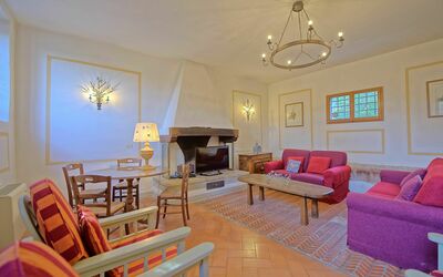 Collina 6: Habitación, Propiedad, Sala, Mueble, Diseño De Interiores, Edificio, Casa, Bienes Raíces, Casa, Techo